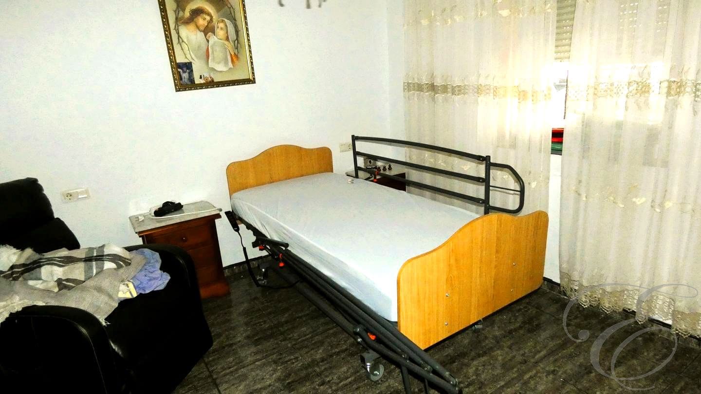 6 bedroom Villa for sale in Riogordo with garage - € 170,000 (Ref: 8583366)