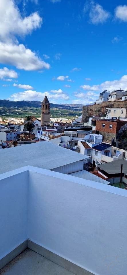 3 bedroom Villa for sale in Velez-Malaga - € 165,000 (Ref: 8596513)