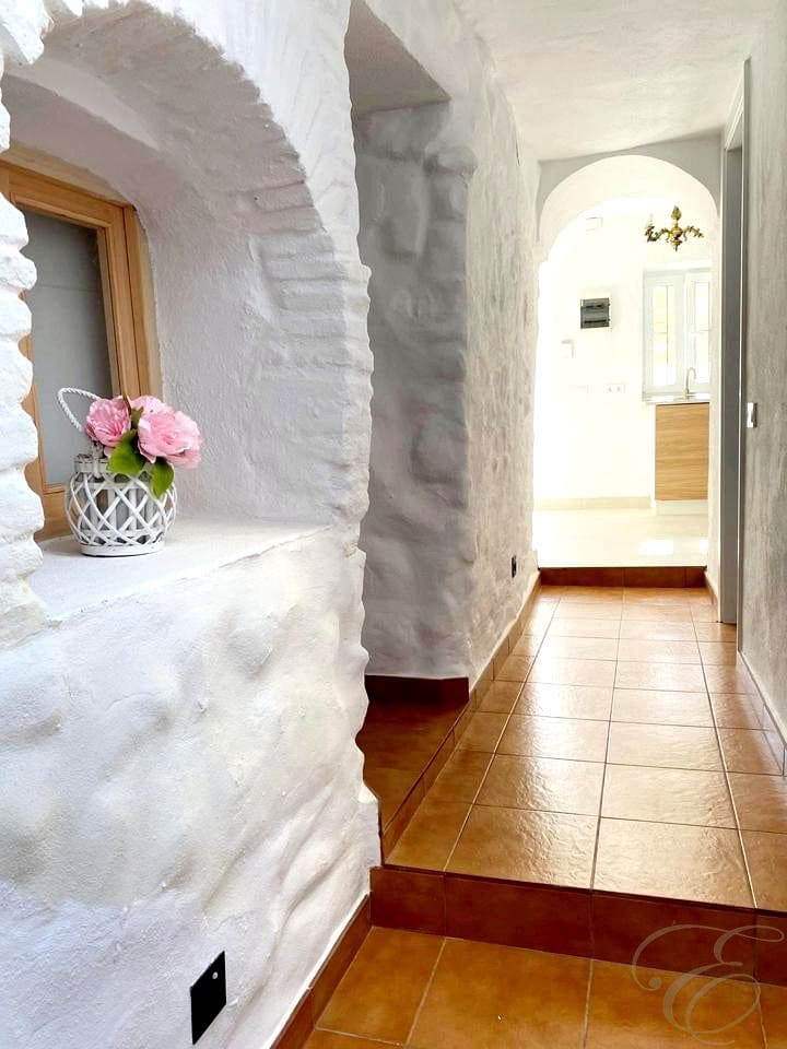 3 bedroom Villa for sale in Velez-Malaga - € 165,000 (Ref: 8596513)