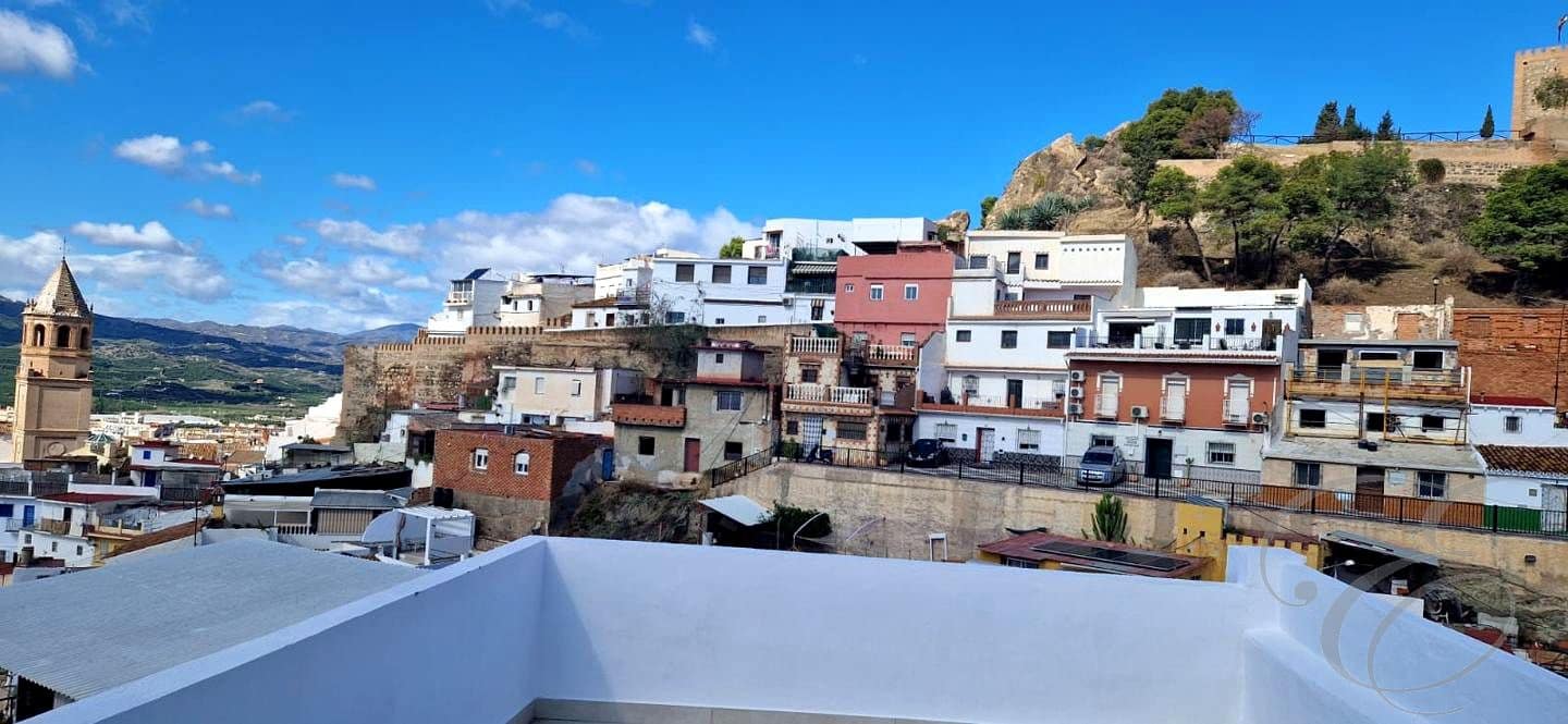 3 bedroom Villa for sale in Velez-Malaga - € 165,000 (Ref: 8596513)