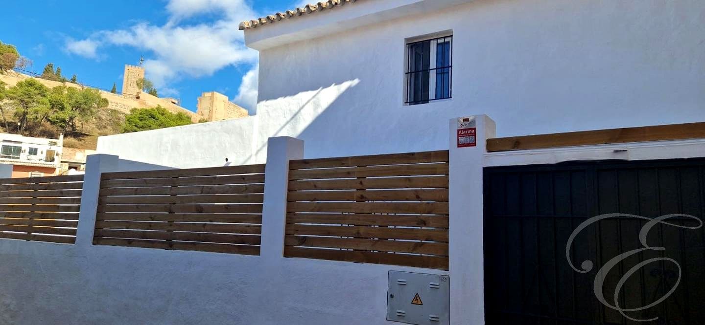 3 bedroom Villa for sale in Velez-Malaga - € 165,000 (Ref: 8596513)