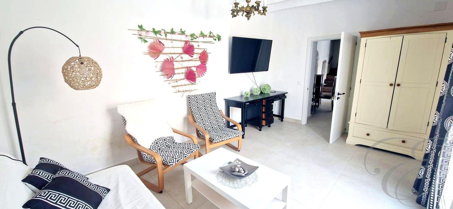 3 bedroom Villa for sale in Velez-Malaga - € 165,000 (Ref: 8596513)