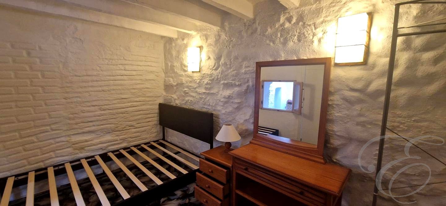 3 bedroom Villa for sale in Velez-Malaga - € 165,000 (Ref: 8596513)