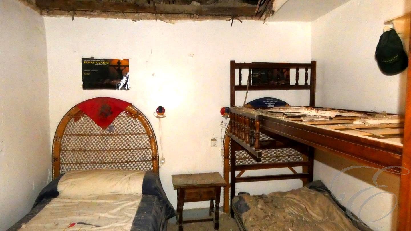 6 soveværelse Villa til salg i Riogordo - € 99.900 (Ref: 8666524)