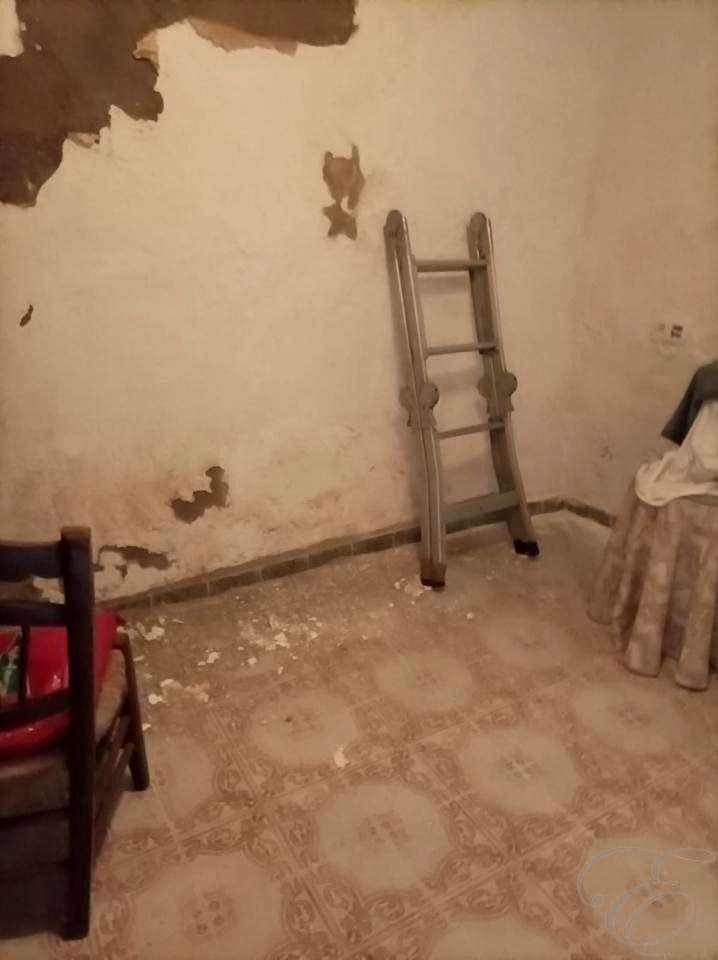 5 soveværelse Villa til salg i Benamargosa - € 99.000 (Ref: 8700104)