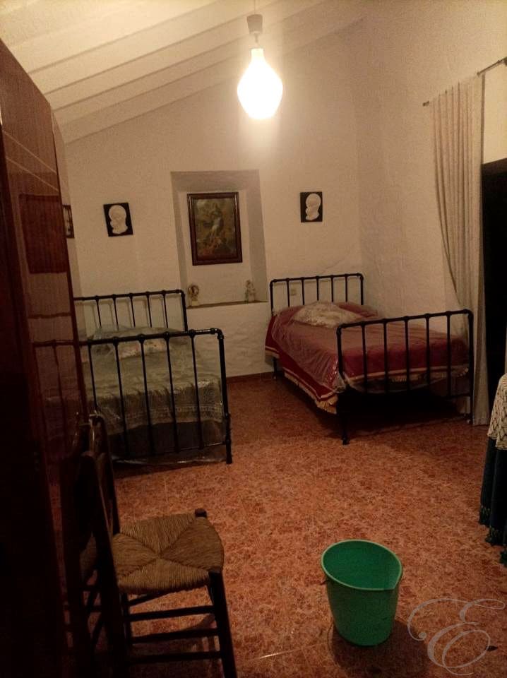 5 soveværelse Villa til salg i Benamargosa - € 99.000 (Ref: 8700104)