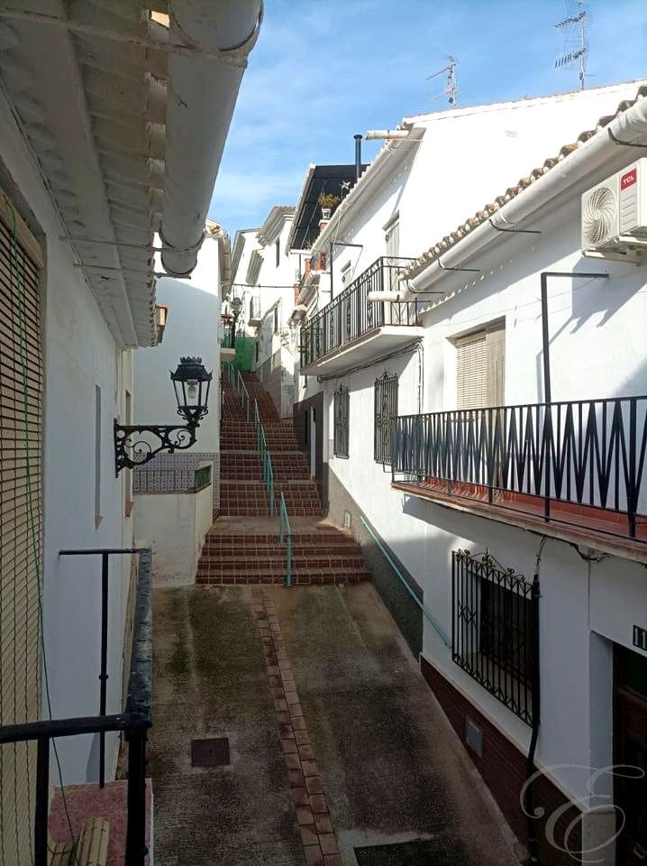 5 soveværelse Villa til salg i Benamargosa - € 99.000 (Ref: 8700104)