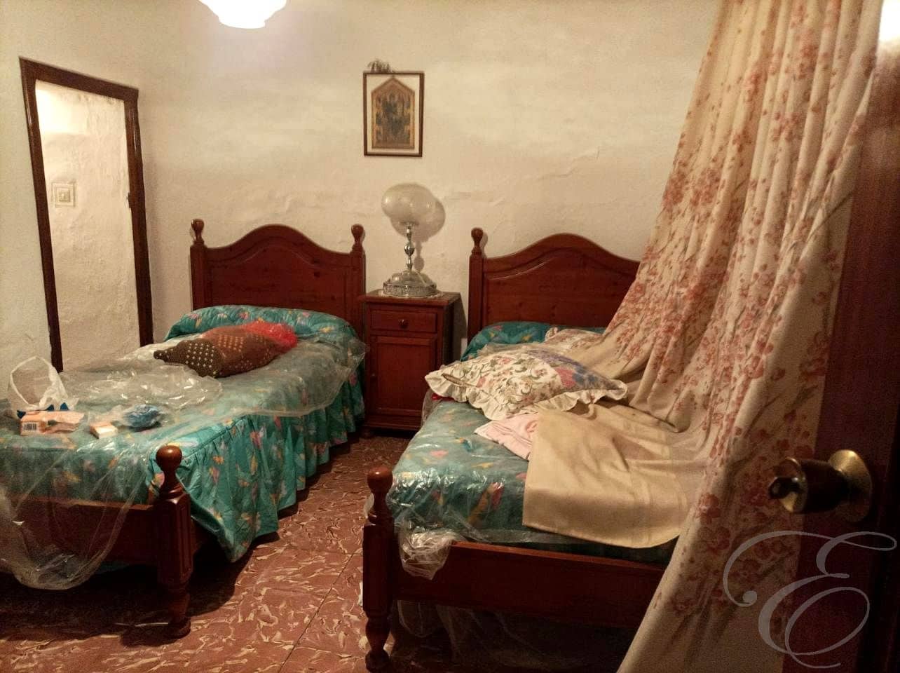 5 soveværelse Villa til salg i Benamargosa - € 99.000 (Ref: 8700104)