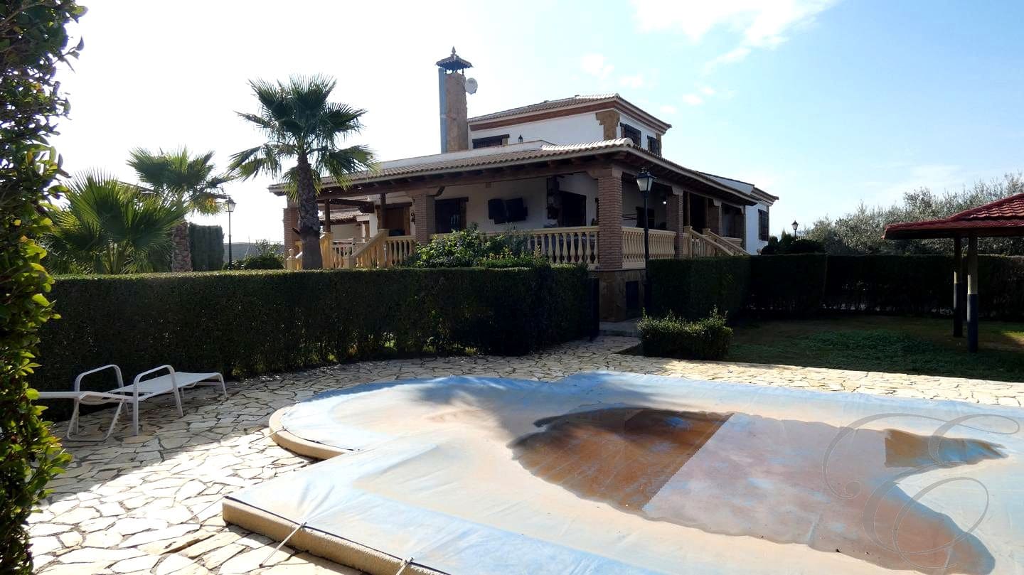 3 soverom Villa til salgs i Moraleda de Zafayona med svømmebasseng garasje - € 585 000 (Ref: 8724789)