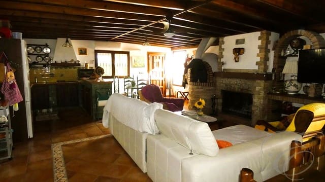 3 soverom Villa til salgs i Moraleda de Zafayona med svømmebasseng garasje - € 585 000 (Ref: 8724789)