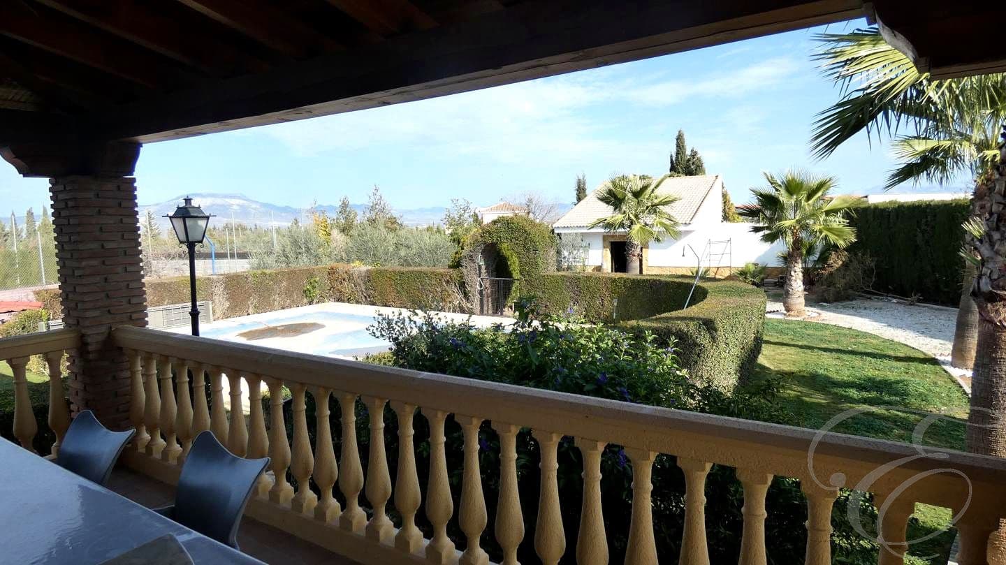 3 soverom Villa til salgs i Moraleda de Zafayona med svømmebasseng garasje - € 585 000 (Ref: 8724789)