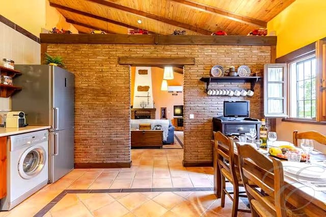 2 sypialnia Willa na sprzedaż w Casabermeja z basenem garażem - 375 000 € (Ref: 8742275)