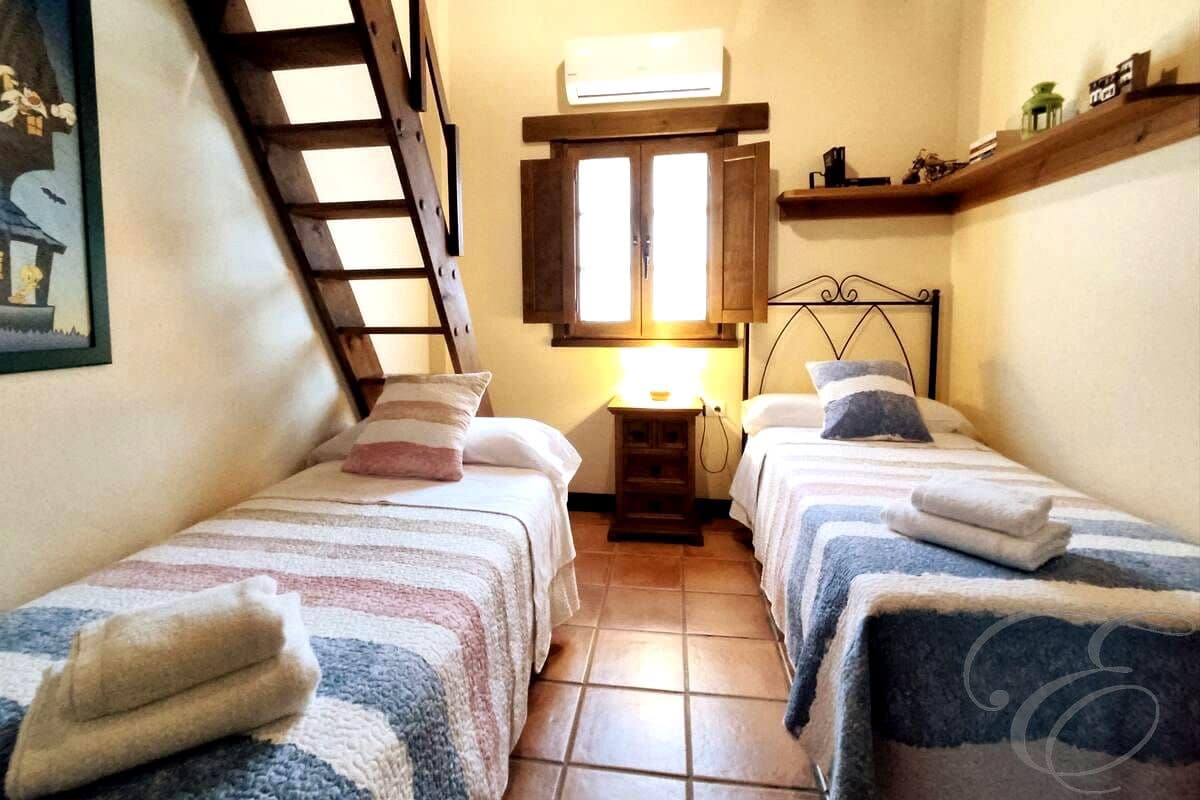 2 sypialnia Willa na sprzedaż w Casabermeja z basenem garażem - 375 000 € (Ref: 8742275)