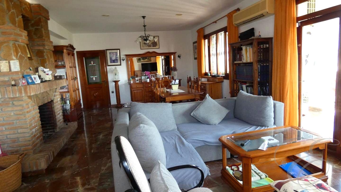 4 soveværelse Villa til salg i Almayate med swimmingpool garage - € 1.300.000 (Ref: 8850164)