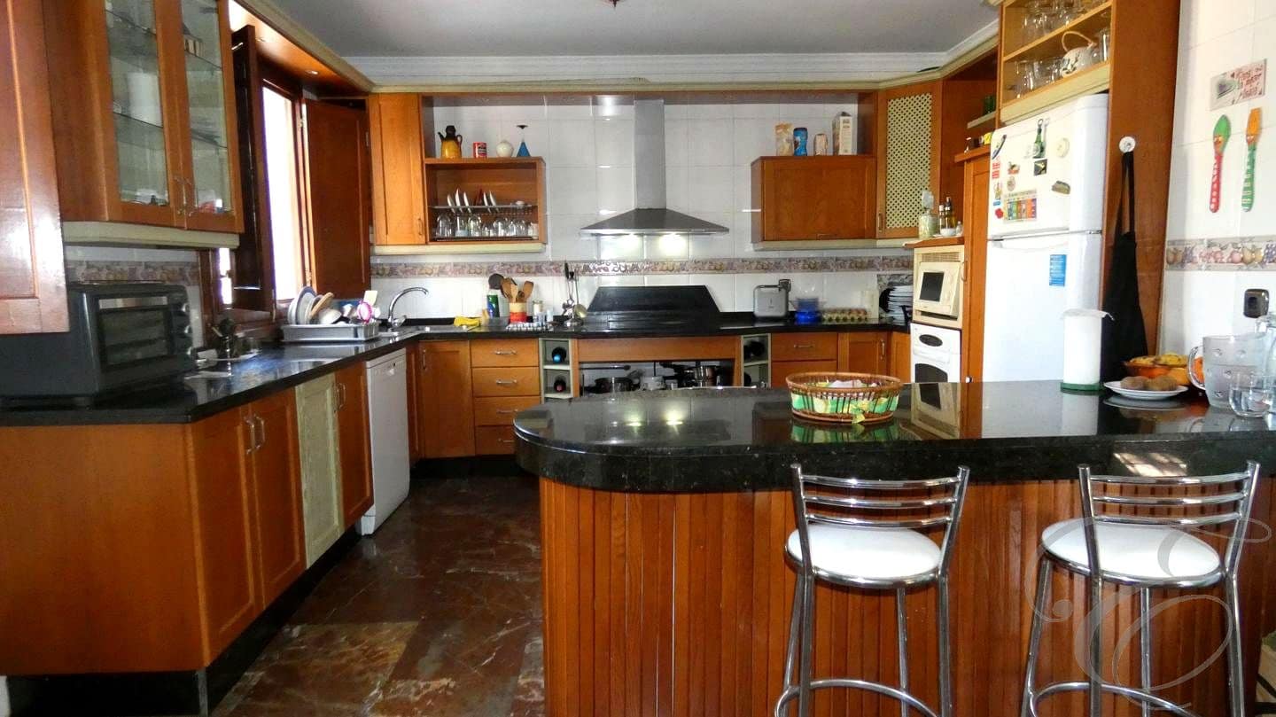 4 soveværelse Villa til salg i Almayate med swimmingpool garage - € 1.300.000 (Ref: 8850164)