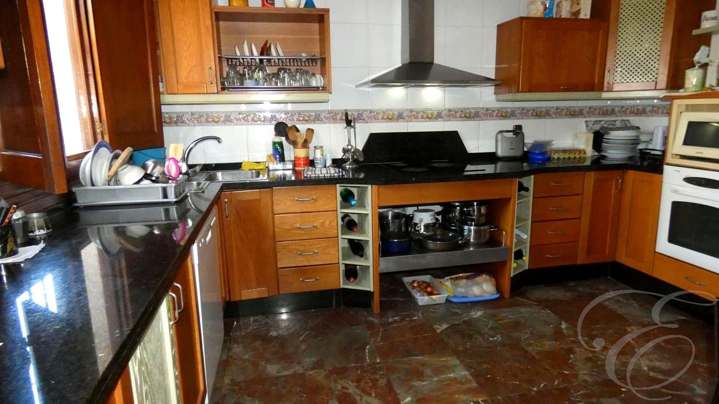 4 soveværelse Villa til salg i Almayate med swimmingpool garage - € 1.300.000 (Ref: 8850164)