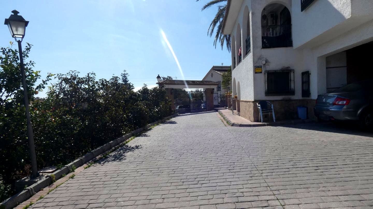 4 soveværelse Villa til salg i Almayate med swimmingpool garage - € 1.300.000 (Ref: 8850164)