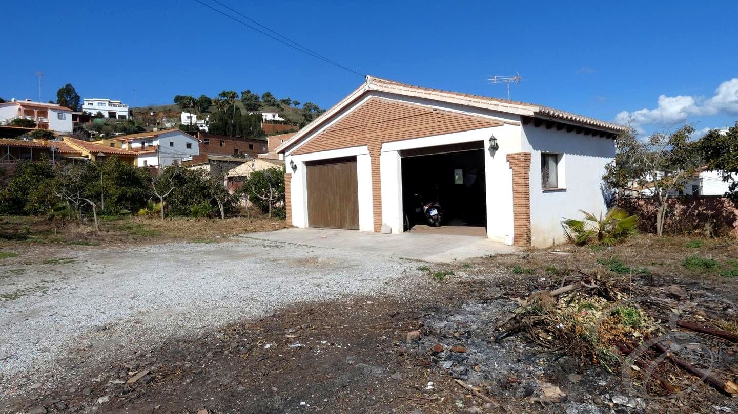 4 soveværelse Villa til salg i Almayate med swimmingpool garage - € 1.300.000 (Ref: 8850164)