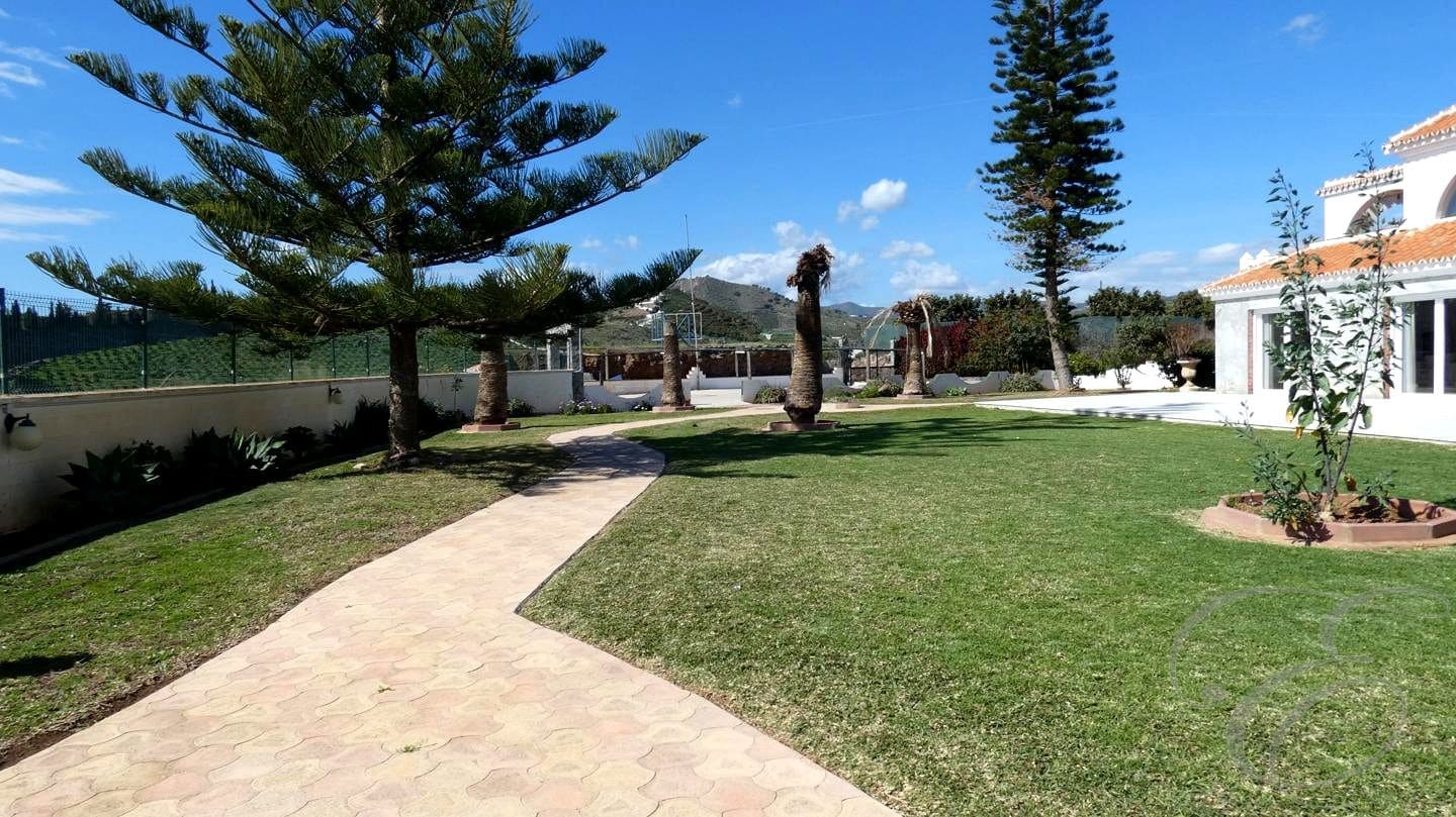 7 soveværelse Finca/Landehus til salg i Almayate med swimmingpool garage - € 1.599.000 (Ref: 8852302)