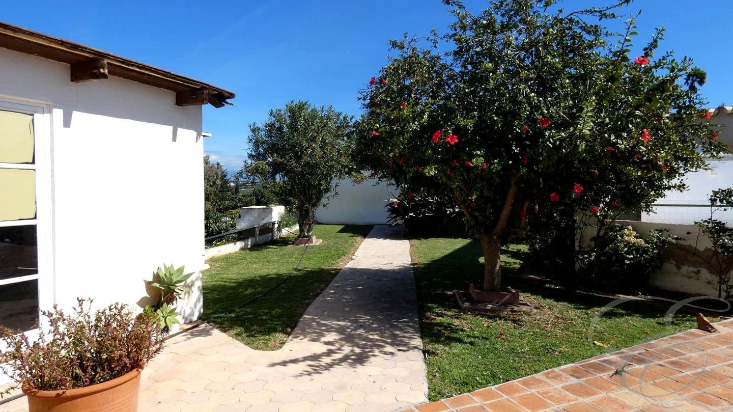 7 soveværelse Finca/Landehus til salg i Almayate med swimmingpool garage - € 1.599.000 (Ref: 8852302)