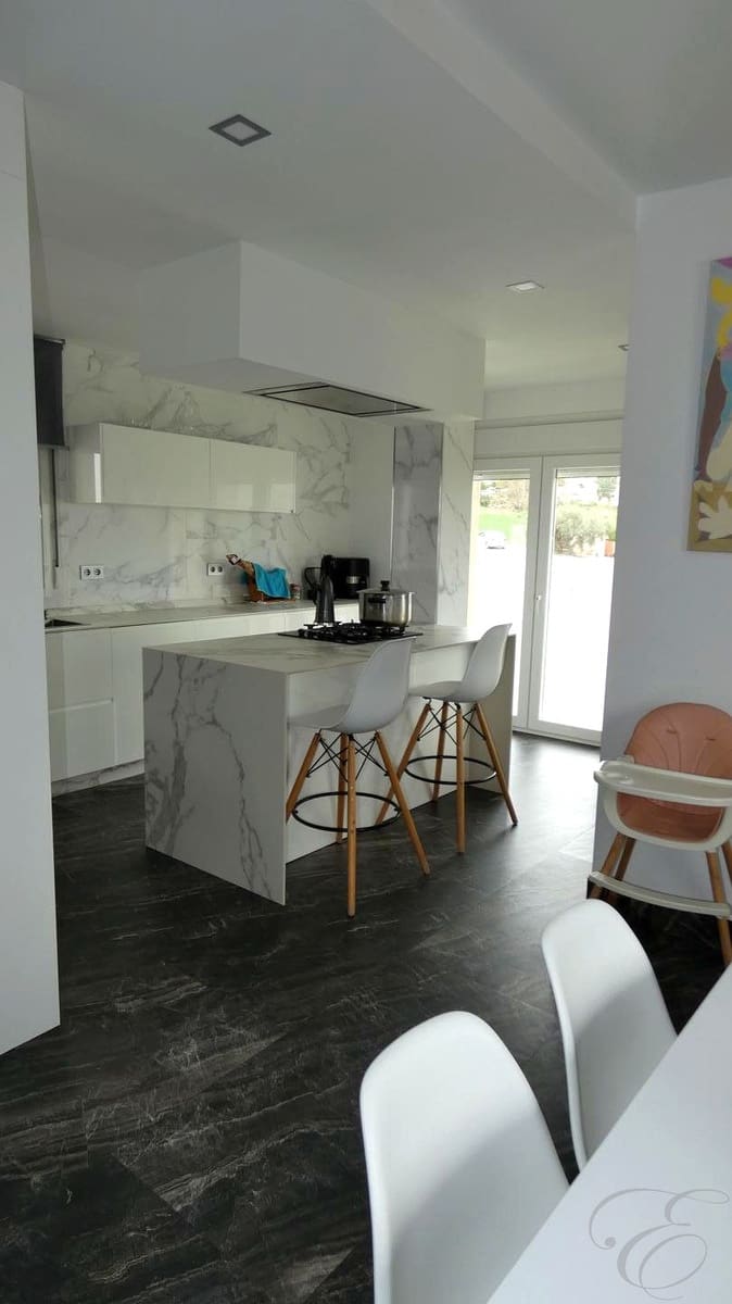 4 soveværelse Villa til salg i Villanueva de la Concepcion med garage - € 329.500 (Ref: 8863452)