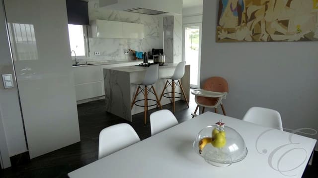 4 chambre Villa/Maison à vendre à Villanueva de la Concepcion avec garage - 329 500 € (Ref: 8863452)