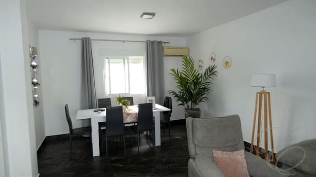 4 chambre Villa/Maison à vendre à Villanueva de la Concepcion avec garage - 329 500 € (Ref: 8863452)