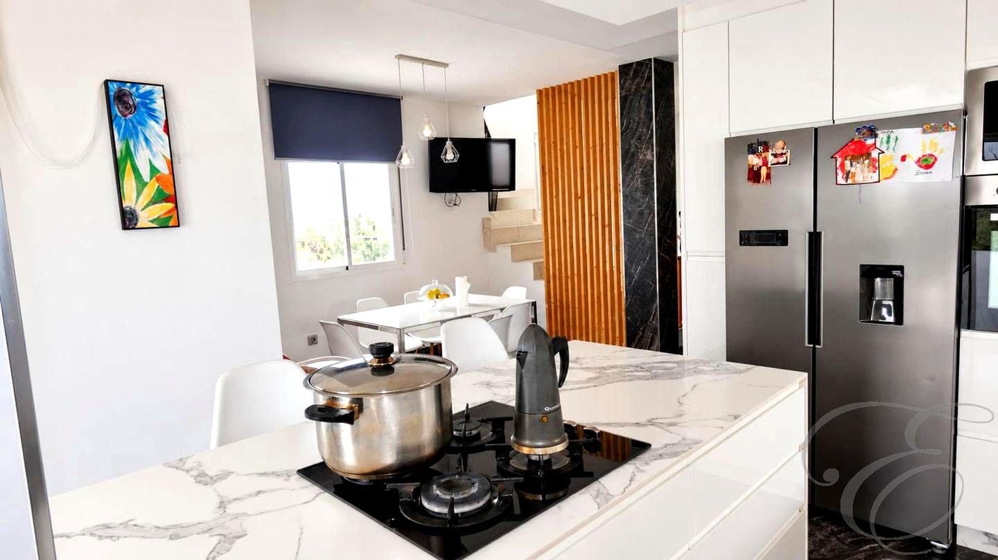 Chalet de 4 habitaciones en Villanueva de la Concepcion en venta con garaje - 329.500 € (Ref: 8863452)