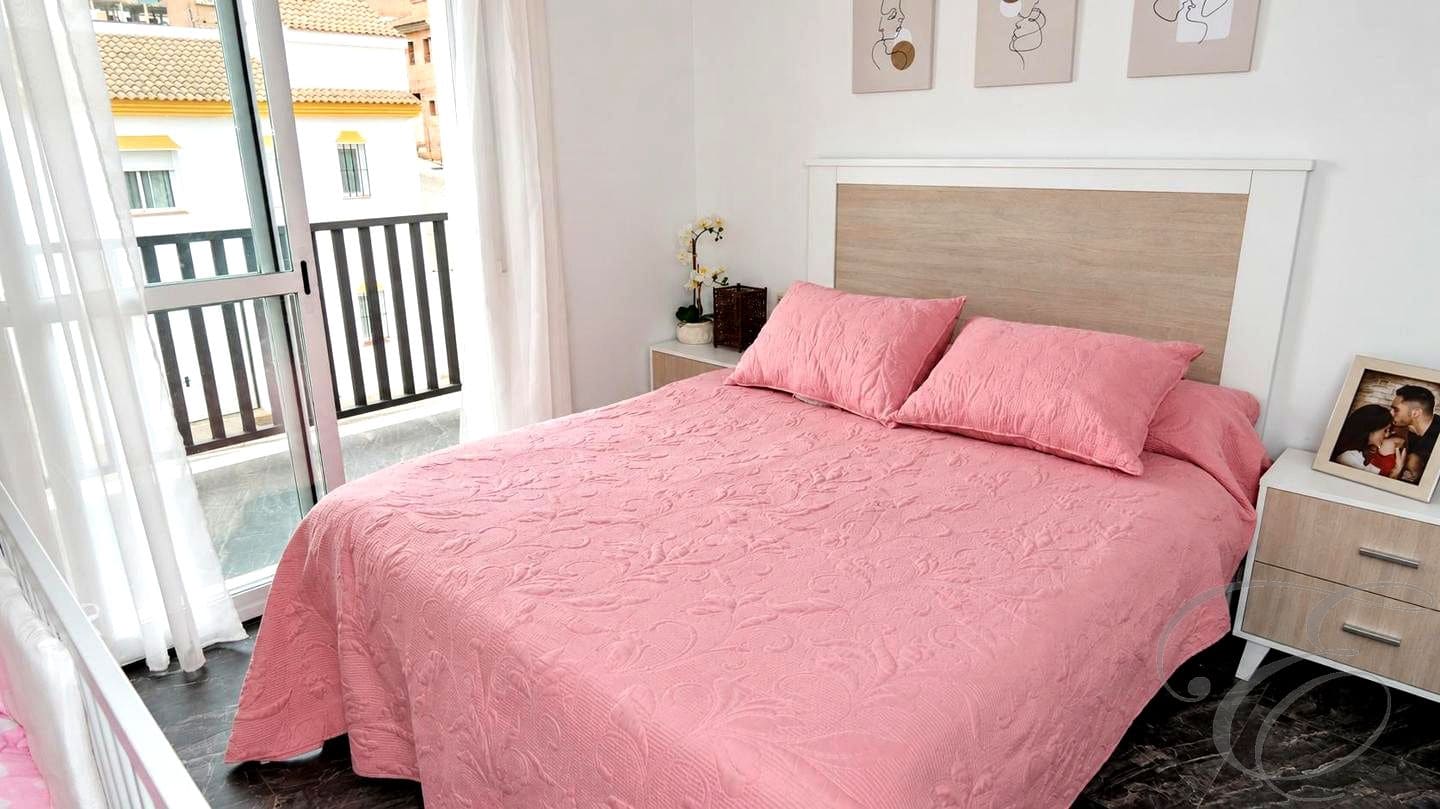 Chalet de 4 habitaciones en Villanueva de la Concepcion en venta con garaje - 329.500 € (Ref: 8863452)