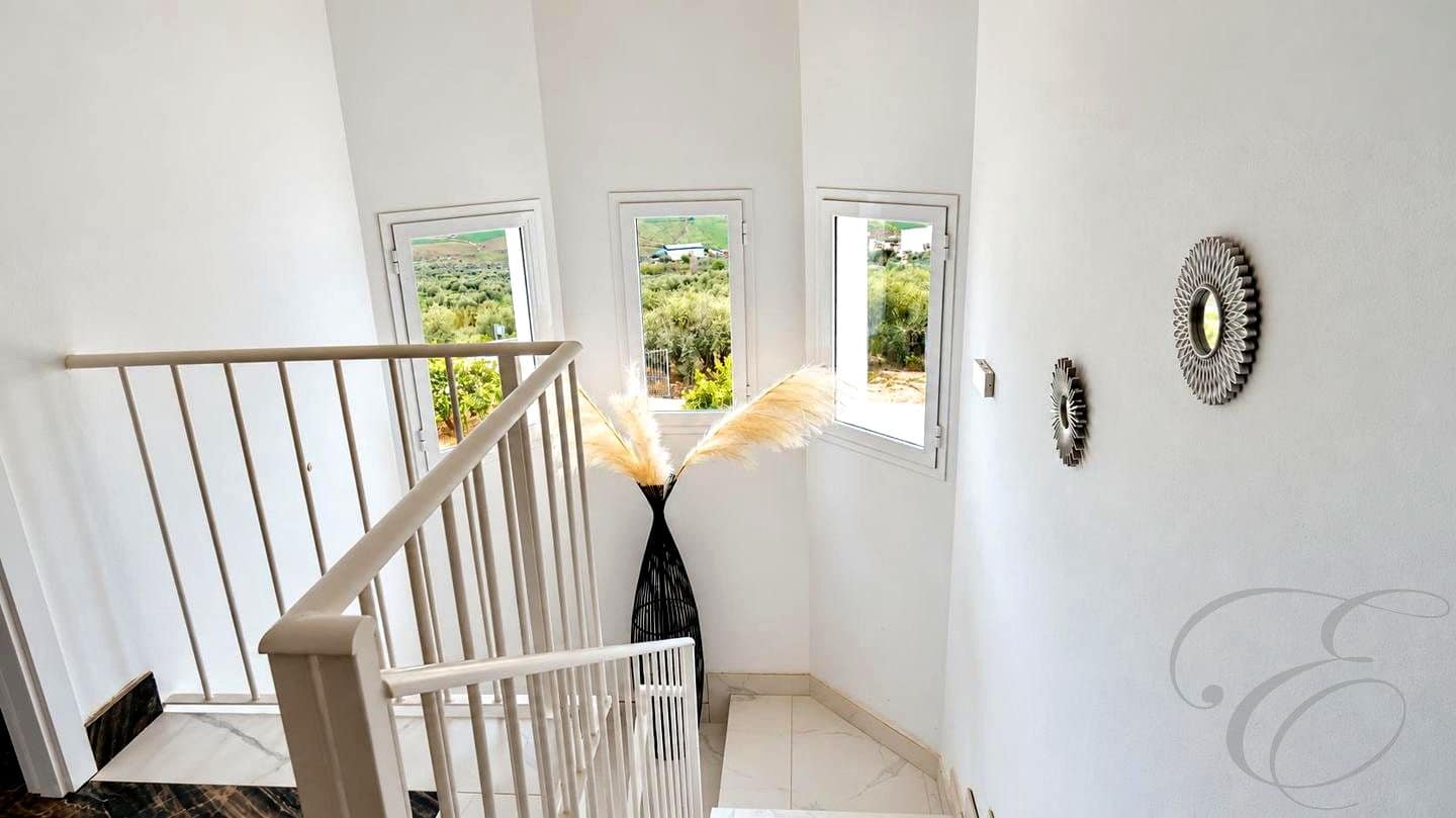 Chalet de 4 habitaciones en Villanueva de la Concepcion en venta con garaje - 329.500 € (Ref: 8863452)