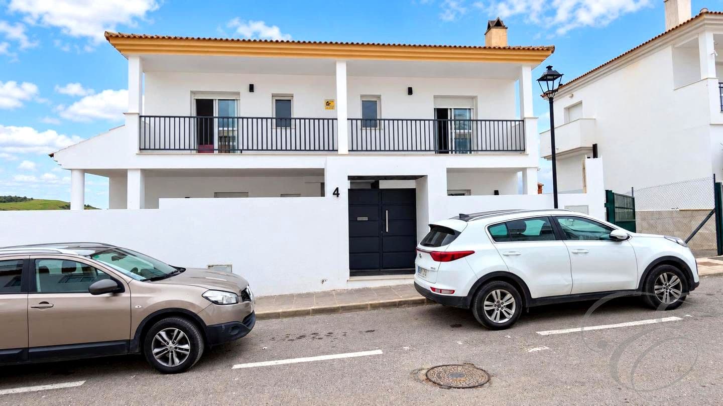 Chalet de 4 habitaciones en Villanueva de la Concepcion en venta con garaje - 329.500 € (Ref: 8863452)