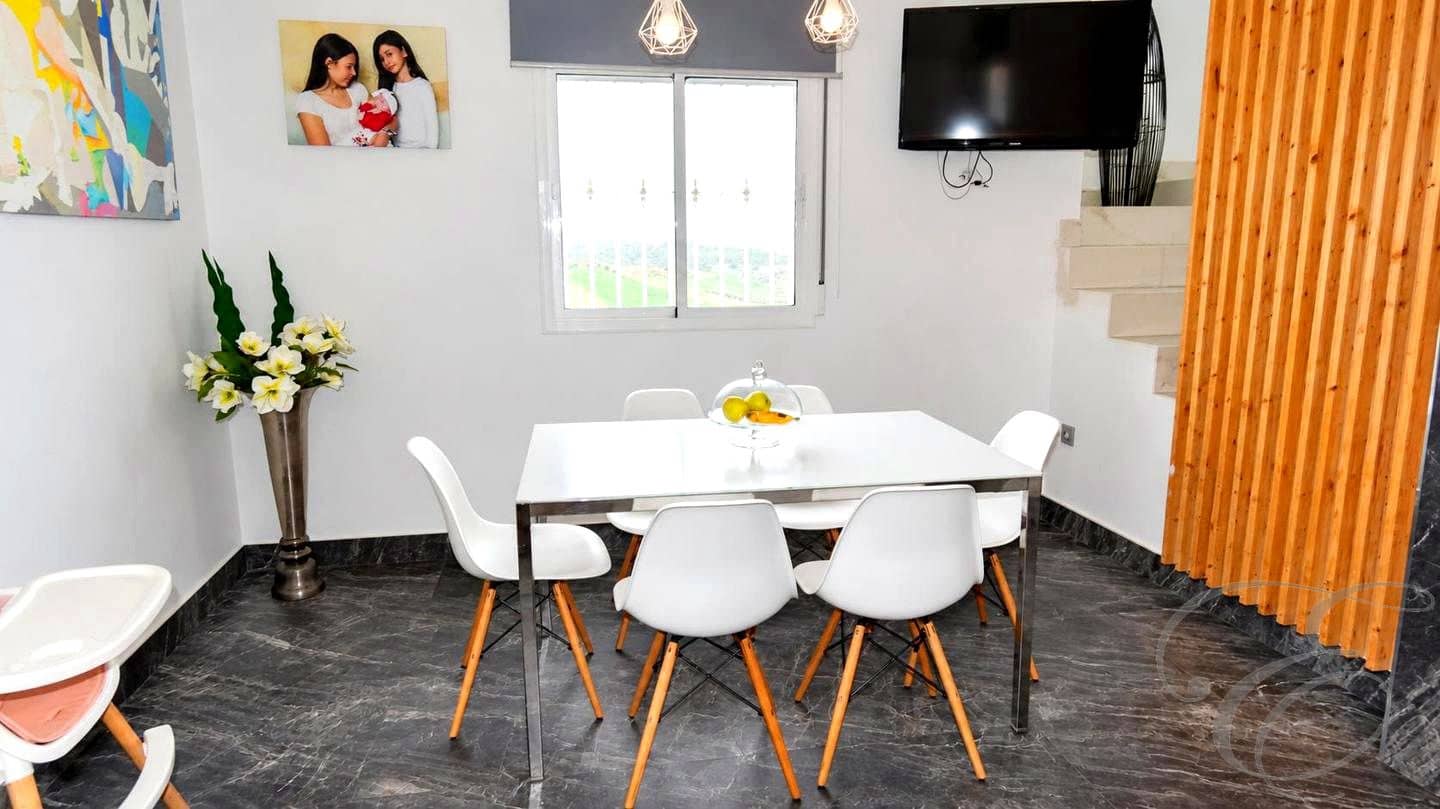 Chalet de 4 habitaciones en Villanueva de la Concepcion en venta con garaje - 329.500 € (Ref: 8863452)
