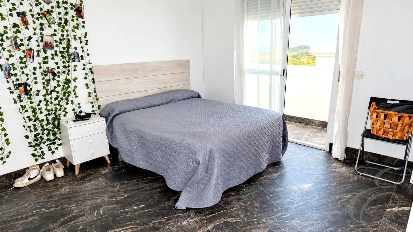 Chalet de 4 habitaciones en Villanueva de la Concepcion en venta con garaje - 329.500 € (Ref: 8863452)