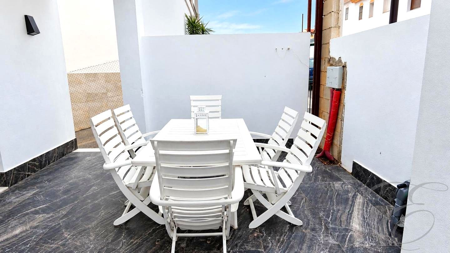 Chalet de 4 habitaciones en Villanueva de la Concepcion en venta con garaje - 329.500 € (Ref: 8863452)