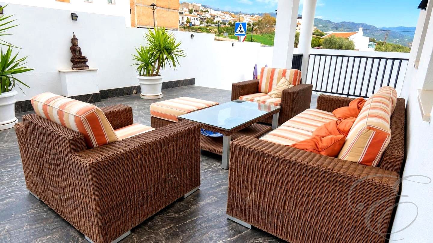 Chalet de 4 habitaciones en Villanueva de la Concepcion en venta con garaje - 329.500 € (Ref: 8863452)