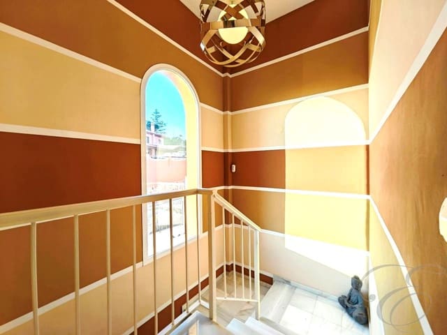 3 chambre Villa/Maison à vendre à Urbanización Santa Rosa, Torrox avec piscine garage - 360 000 € (Ref: 8868011)