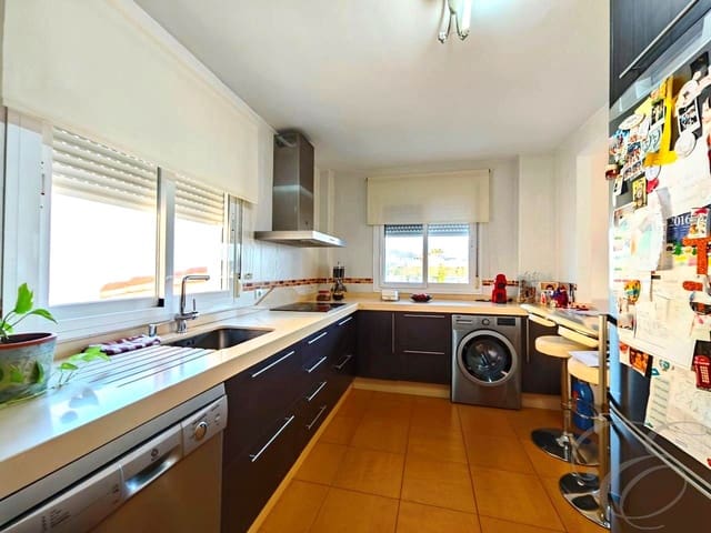 3 chambre Villa/Maison à vendre à Urbanización Santa Rosa, Torrox avec piscine garage - 360 000 € (Ref: 8868011)