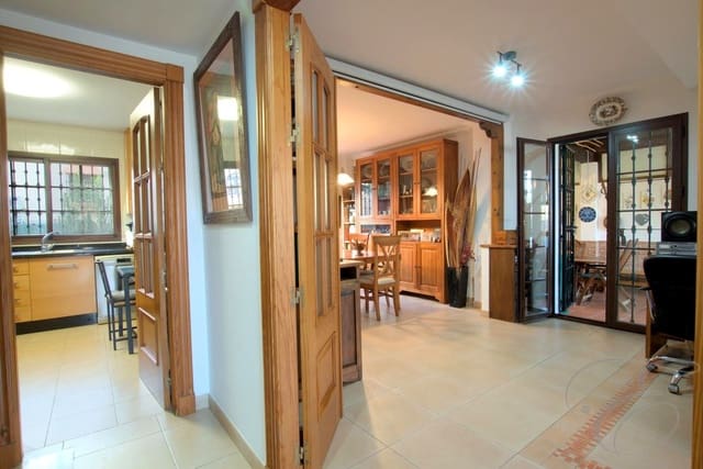 3 sypialnia Willa na sprzedaż w Alhaurín de la Torre z basenem garażem - 525 000 € (Ref: 8868012)