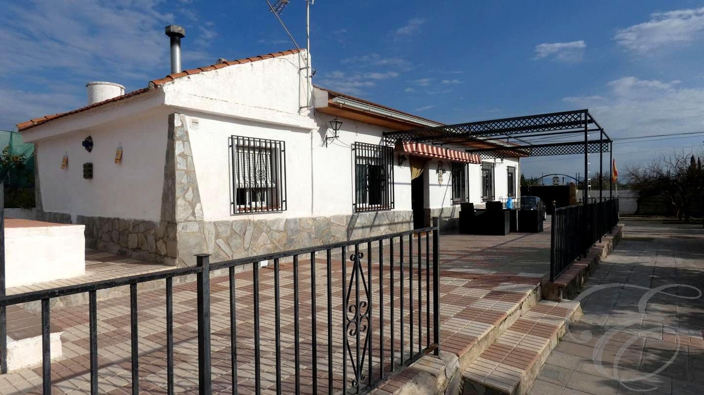 3 sypialnia Willa na sprzedaż w Moraleda de Zafayona z basenem garażem - 212 000 € (Ref: 8893838)