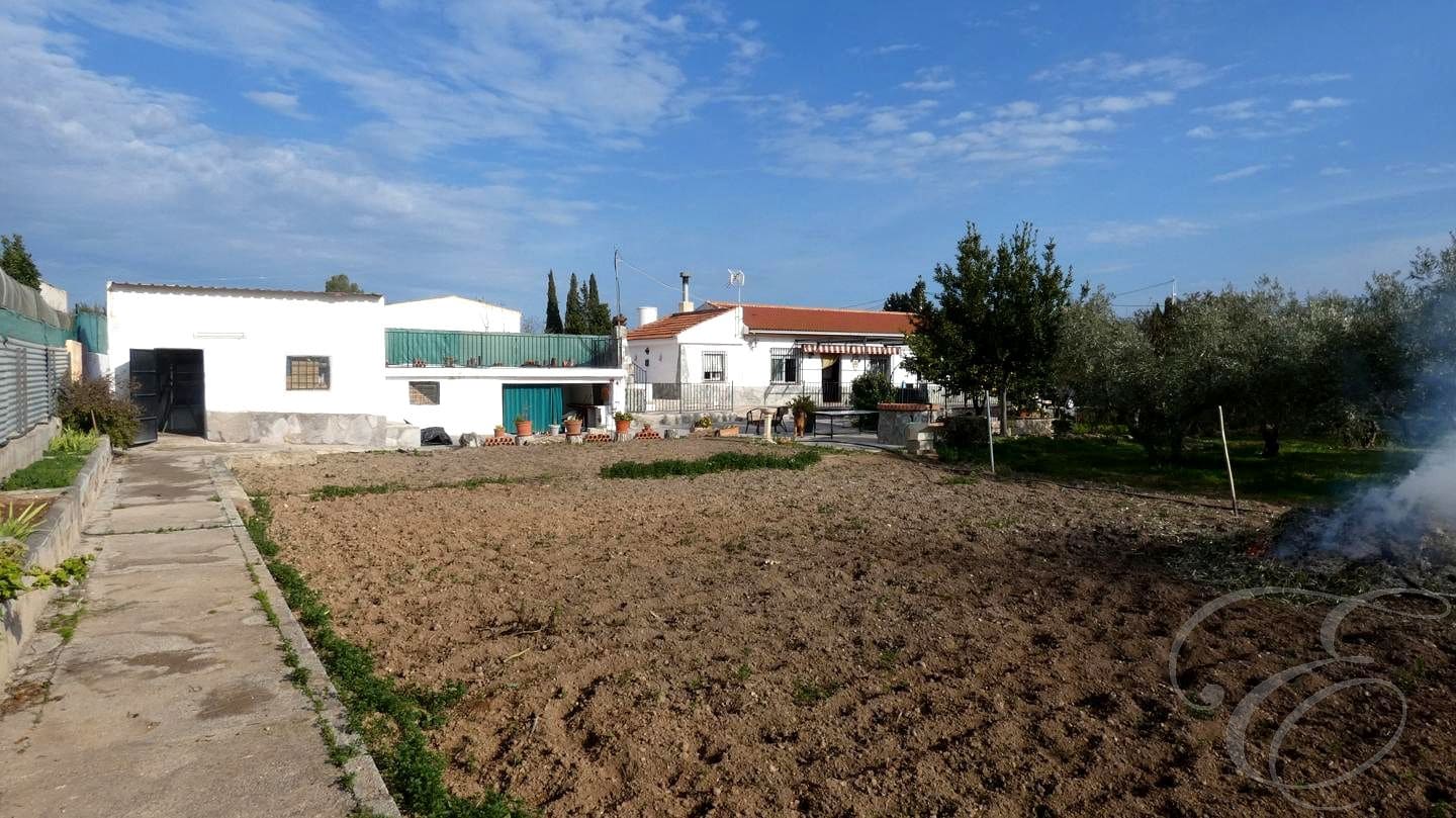 3 sypialnia Willa na sprzedaż w Moraleda de Zafayona z basenem garażem - 212 000 € (Ref: 8893838)