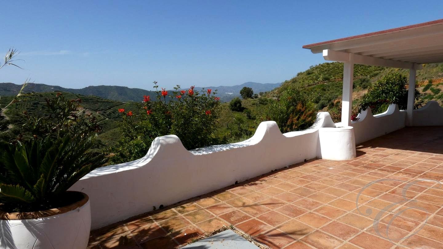 5 soveværelse Finca/Landehus til salg i Sedella med garage - € 365.000 (Ref: 8925236)