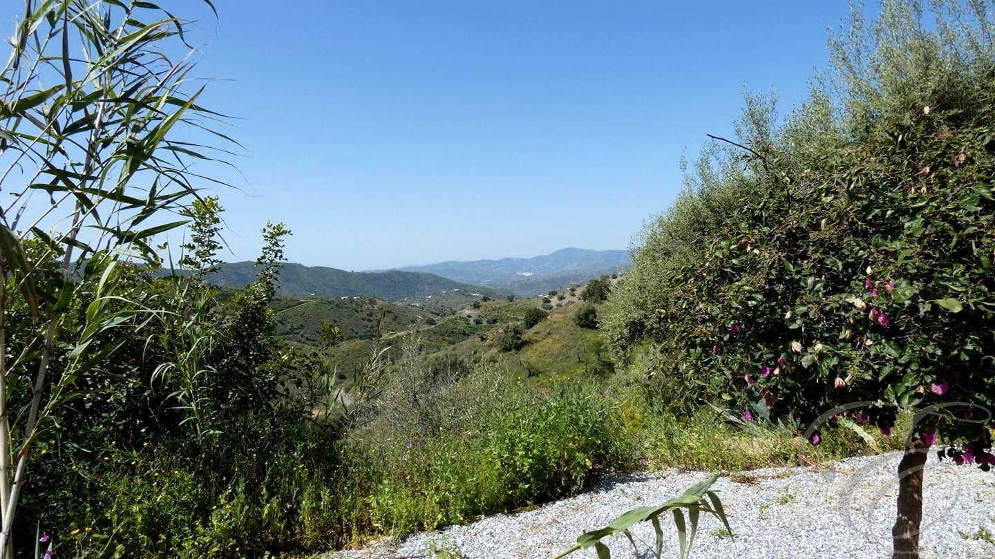 5 soveværelse Finca/Landehus til salg i Sedella med garage - € 365.000 (Ref: 8925236)