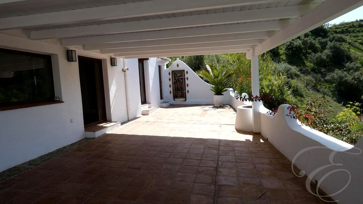 5 soveværelse Finca/Landehus til salg i Sedella med garage - € 365.000 (Ref: 8925236)