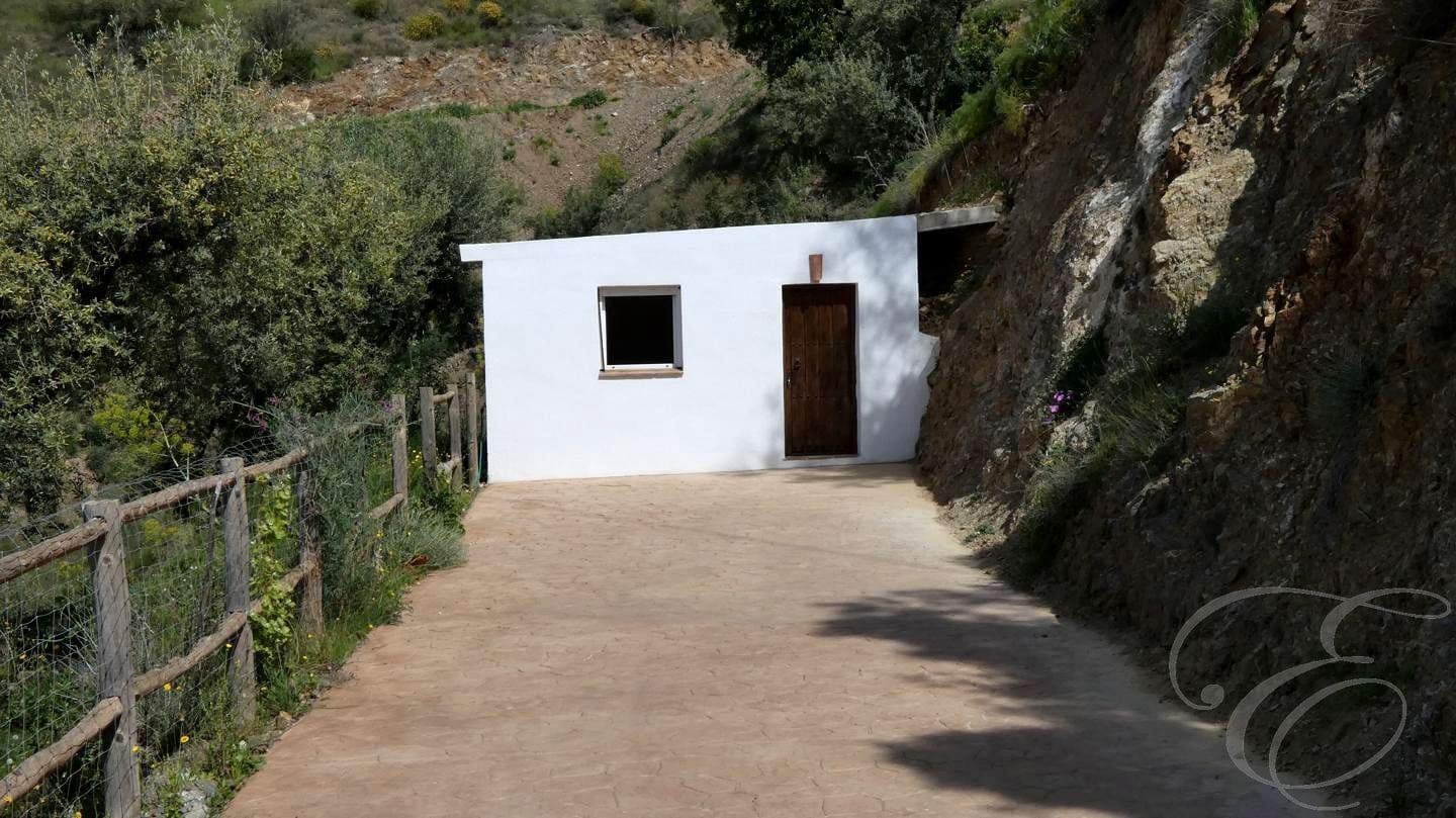 5 soveværelse Finca/Landehus til salg i Sedella med garage - € 365.000 (Ref: 8925236)