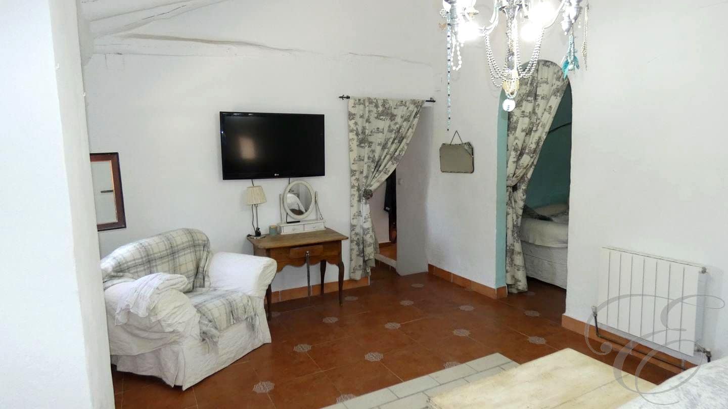 6 soveværelse Finca/Landehus til salg i Baza med swimmingpool - € 395.000 (Ref: 8931550)