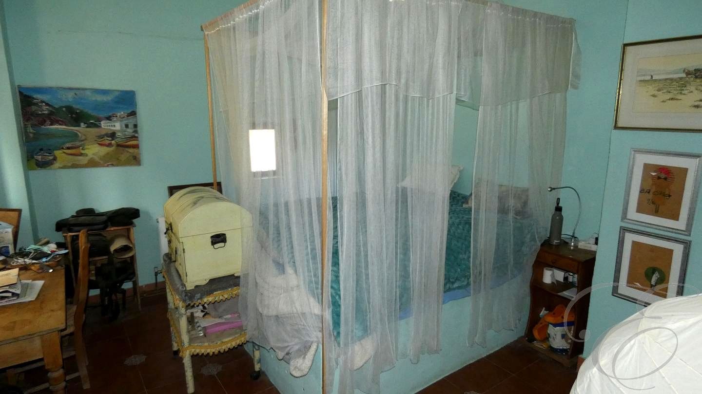 6 soveværelse Finca/Landehus til salg i Baza med swimmingpool - € 395.000 (Ref: 8931550)