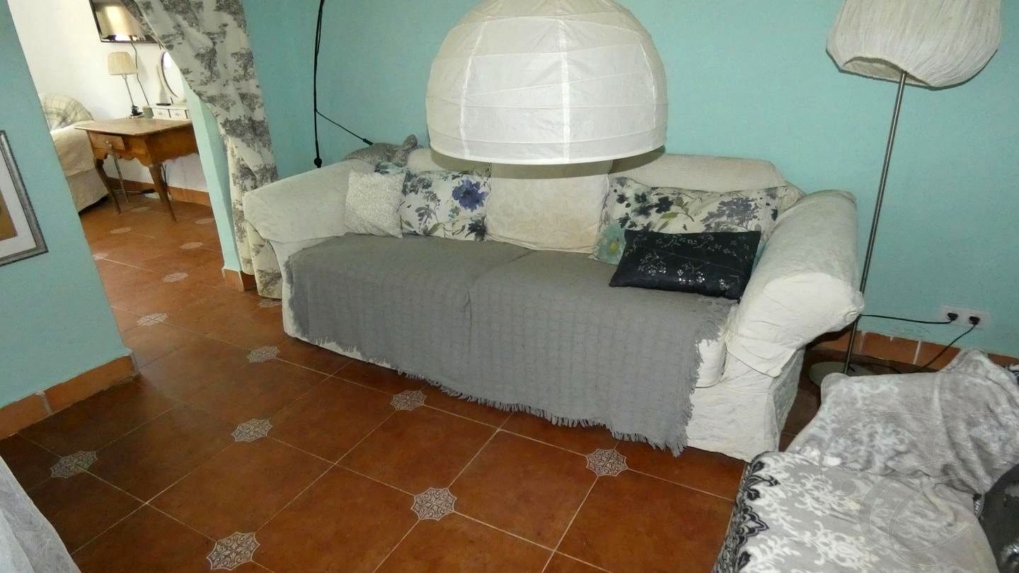 6 soveværelse Finca/Landehus til salg i Baza med swimmingpool - € 395.000 (Ref: 8931550)