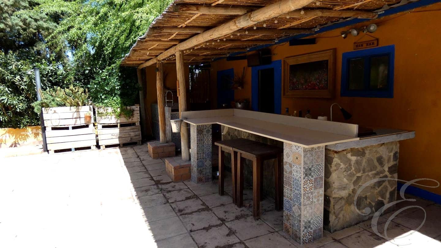 6 soveværelse Finca/Landehus til salg i Baza med swimmingpool - € 395.000 (Ref: 8931550)