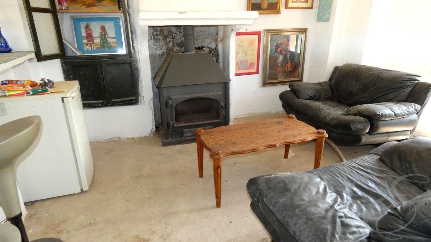 6 soveværelse Finca/Landehus til salg i Baza med swimmingpool - € 395.000 (Ref: 8931550)