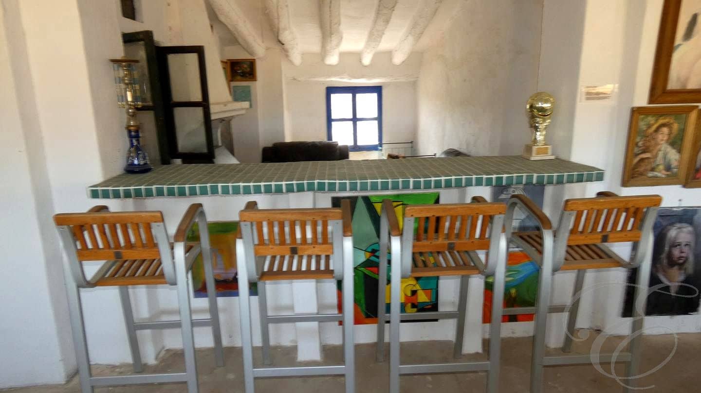 6 soveværelse Finca/Landehus til salg i Baza med swimmingpool - € 395.000 (Ref: 8931550)